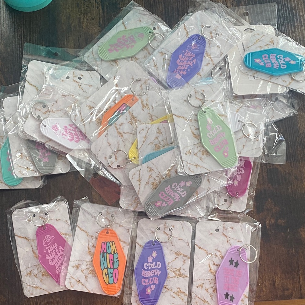 30 Colorful hotel style keychain Set